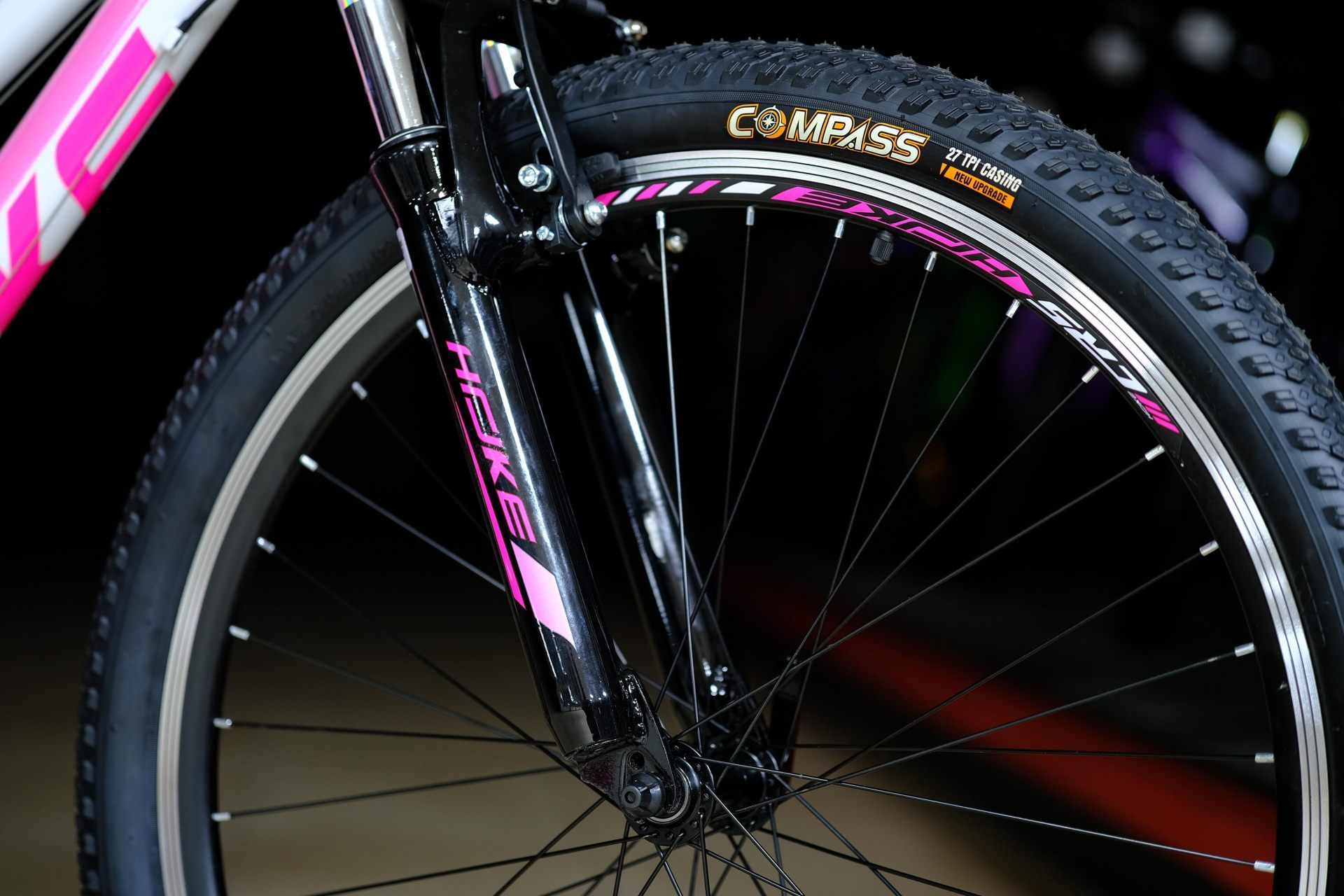 Обод 26 двойной, втулки стальные на промподшипниках
 HOKE Jade 50 V белый-розовый 15