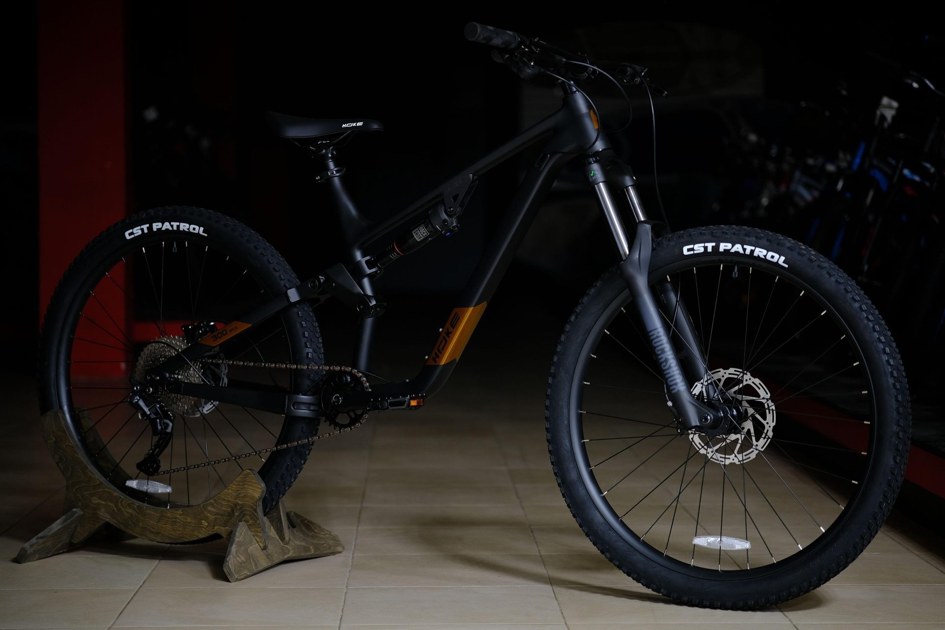 Велосипед HOKE FS 300- 27,5 матовый чёрный-коричневый 18